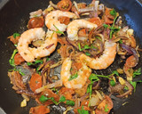Foto del paso 2 de la receta: Pasta con langostinos