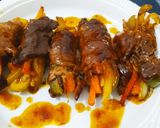 Foto langkah ke 6 dari resep Teriyaki Steak Rolls.