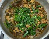 A picture of step 6 of Mongolian chicken.