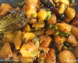A picture of step 3 of Aloo matar.