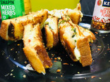 चीज़ गार्लिक ब्रेड स्टिक्स (cheese garlic bread stick recipe in Hindi)