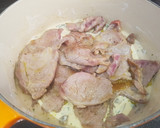 Foto del paso 3 de la receta: Lomo de cerdo ibérico en salsa de yogur y champiñones con quinoa