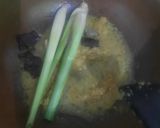 Foto langkah ke 3 dari resep Ayam ungkep bumbu kuning, stok tinggal goreng.