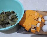 Foto langkah ke 1 dari resep Tumis sayur/sawi asin.