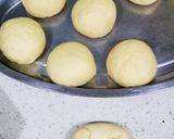 A picture of step 8 of Japanese milk bun.