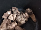 Carne de puerco en salsa esmeralda con Verdolagas verde vida