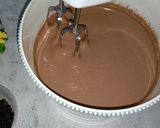 Foto langkah ke 5 dari resep Bolu Kukus Coklat Mekar Triple Chocolates.