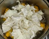 Foto langkah ke 2 dari resep Sayur Bening Bayam Kol Labu.