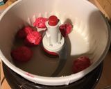 Une image de l'étape 6 de Tarte rhubarbe pomme aux pralines roses.
