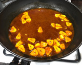 Foto del paso 4 de la receta: Alas de pollo con ajos y vino con rehogado de col