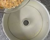 Foto del passaggio 5 della ricetta Ciambellone di Mele con Banana e Noci