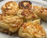 Foto del paso 9 de la receta: Rolls de cebolla y queso con tapa de pascualina