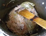 A picture of step 1 of Chicken zafrani.