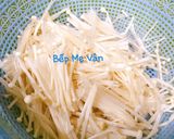 Hình bước làm 2 của món Canh rong biển khô nấu nấm kim châm và thịt bằm