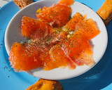 Foto del paso 4 de la receta: Salmón marinado con cítricos