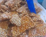 A picture of step 5 of Caramelized Roasted sesame seed chikki.