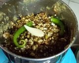 छिलकेवाली मूंग दाल के पकोडे (Chilke wali moong dal ke pakode recipe in hindi) रेसिपी चरण 1 फोटो
