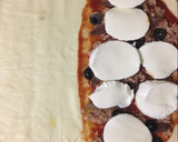 Foto del paso 3 de la receta: Calzone relleno de atún, anchoas y mozzarella