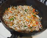 Foto langkah ke 5 dari resep Tumis toge sosis.