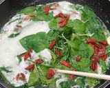 A picture of step 6 of Goji soup.