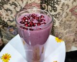 A picture of step 2 of Banana - Pomegranate - Blueberries Smoothie.