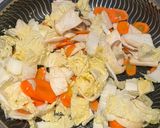Foto langkah ke 2 dari resep Tumis sayur satset: wortel sawi putih dan jamur sais tiram.