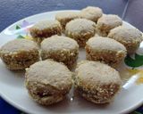 Foto del paso 7 de la receta: Mini alfajores de nueces rellenos con dulce de membrillo