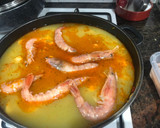 Foto del paso 8 de la receta: Pollo con fideos y gambones