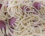 صورة لخطوة 5 من وصفة معكرونه هوت دوغ بالصوص الابيض 😋😋😋😋