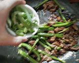A picture of step 5 of Dry beef chilli.