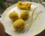 A picture of step 4 of Stuffed mushroom kola urundai.