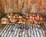 Foto del passaggio 4 della ricetta Spiedini di pollo marinati nella birra scura