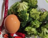 Foto langkah ke 1 dari resep Tumis buncis brokoli.