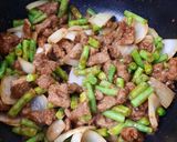 A picture of step 3 of Beef and vegetables stir fry.