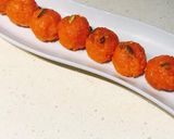 A picture of step 5 of Boondi ladoo/Motichoor ladoo.