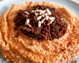 Foto del paso 7 de la receta: Hummus a la sobrasada con carne especiada y piñones