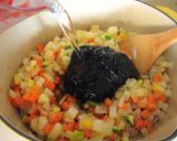 A picture of step 3 of Jjajang Myun 짜장면 (Chinese-Korean Black Bean Noodles) Sauce.