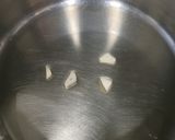 Foto del paso 1 de la receta: Marmitako de atún con gambones