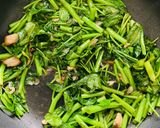 Foto langkah ke 4 dari resep Tumis Kangkung Tempe.