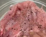 Foto del paso 1 de la receta: Milanesa de puerco 🐷 en salsa roja
