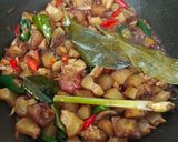 Foto langkah ke 3 dari resep Oseng Kikil Cabai Hijau.
