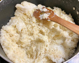 A picture of step 4 of Alfredo Sauce.