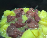 Foto del paso 2 de la receta: Higaditos de pollo en salsa con patatas en cocotte