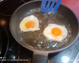 Foto del paso 4 de la receta: Huevos rotos en patatas confitadas picantes y jamón seco