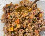 Une image de l'étape 2 de Tomates farcies au bœuf et au quinoa 🌿 🍅.