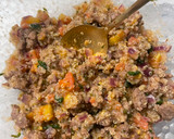 Une image de l'étape 2 de Tomates farcies au bœuf et au quinoa 🌿 🍅.