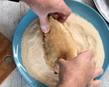 Foto del paso 8 de la receta: Cachopollo de Chicote en freidora de aire versión saludable