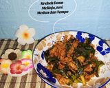Foto langkah ke 4 dari resep Krebek Daun Melinjo, Teri Medan dan Tempe.