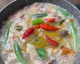 Foto langkah ke 7 dari resep Garang Asem Ayam Terong Telunjuk.