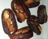 டேட்ஸ் நட்ஸ் ரோல் (Dates nuts roll recipe in tamil) ரெசிபி ஸ்டேப் 1 புகைப்படம்